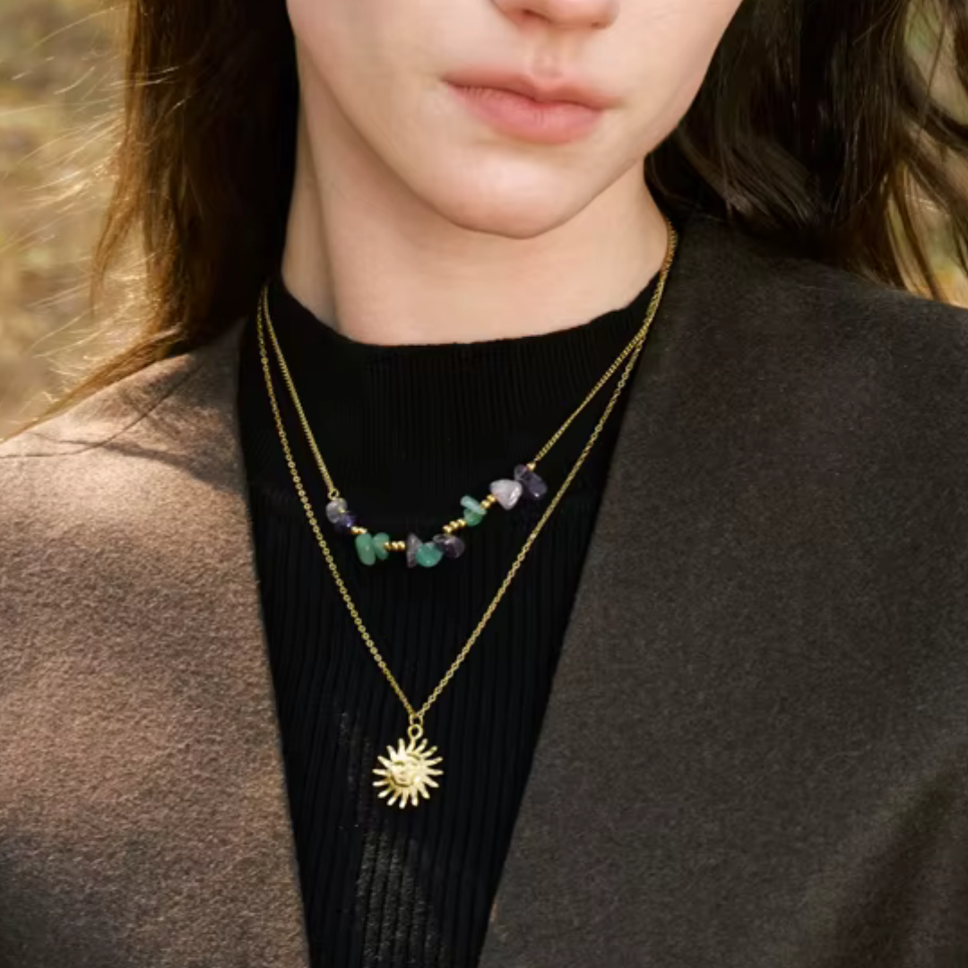 Collar de doble capa con dije de sol - Hecho a mano